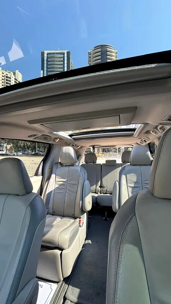 Toyota Sienna Platinum - photo 3