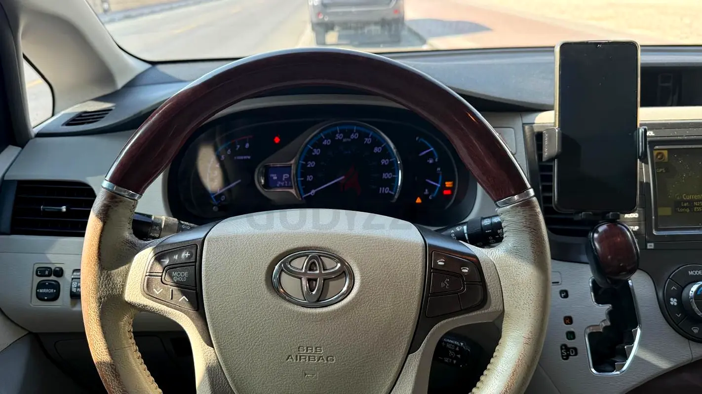 Toyota Sienna Platinum - photo 4