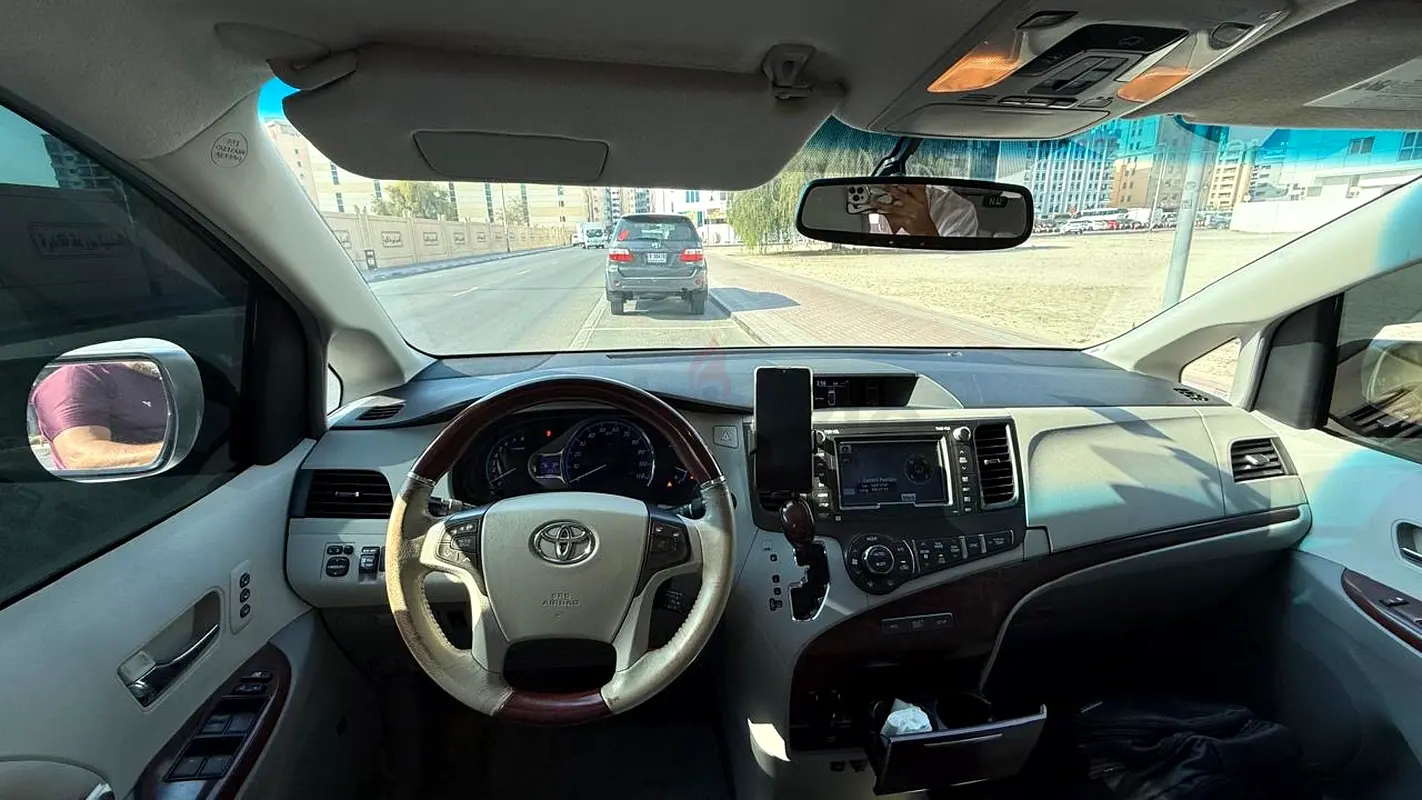 Toyota Sienna Platinum - photo 5