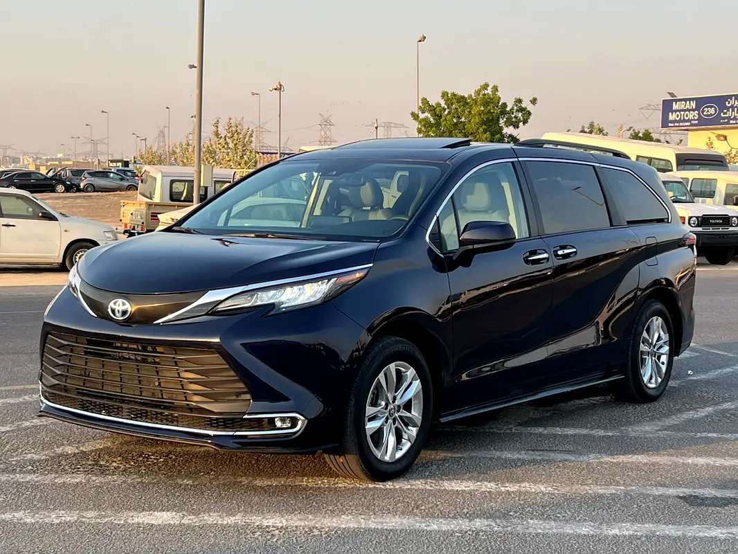 2024 Toyota Sienna XLE Hybrid Full Option 2.5L V4 - 7 Seater Doors Full Auto With Radar - Rear Camer